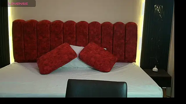 MoriahStorm online show from April 2026 12:17:01 PM