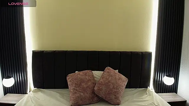 MoriahStorm online show from April 2026 12:10:02 PM