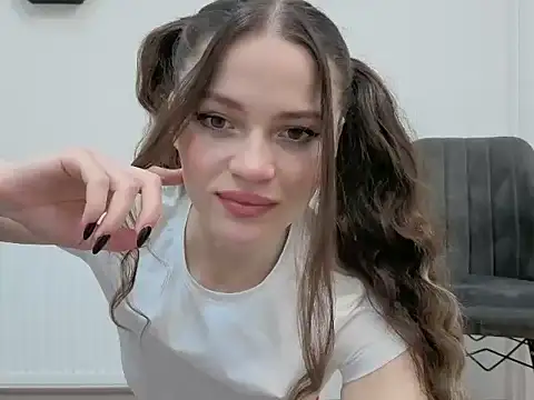 Avelinehowo uwu online show from March 2026 05:47:01 PM