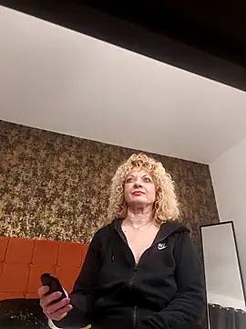 LaireeFelini online show from February 2026 07:54:01 PM