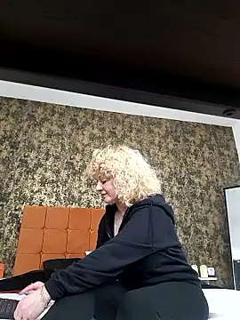 LaireeFelini online show from February 2026 08:08:02 PM