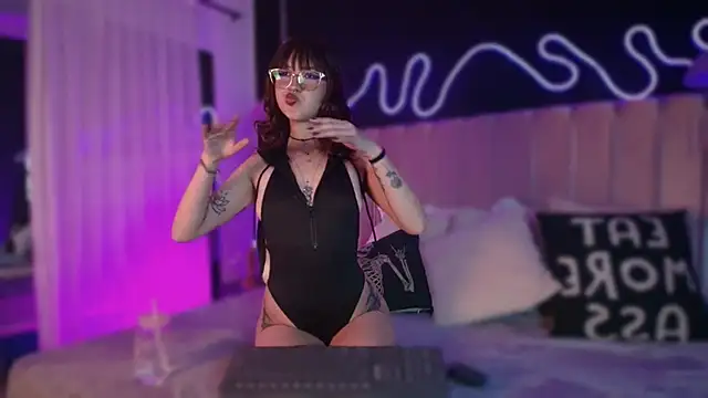 alixx von d online show from April 2026 11:49:01 AM