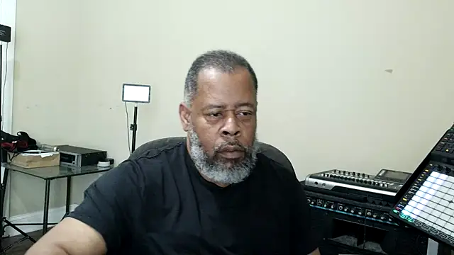 Cleozevo1961 online show from April 2026 04:08:02 PM