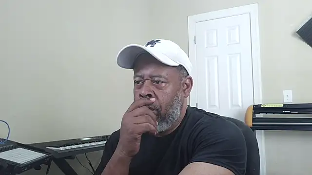 Cleozevo1961 online show from March 2026 06:48:01 PM