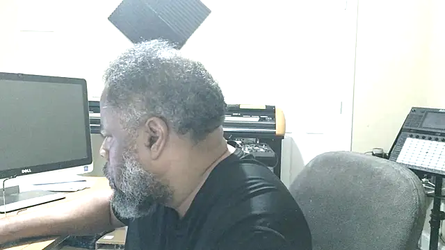 Snapshot of Cleozevo1961 chatting on May 2026 11:29:02 AM Cleozevo1961 online show from May 2026 11:29:02 AM