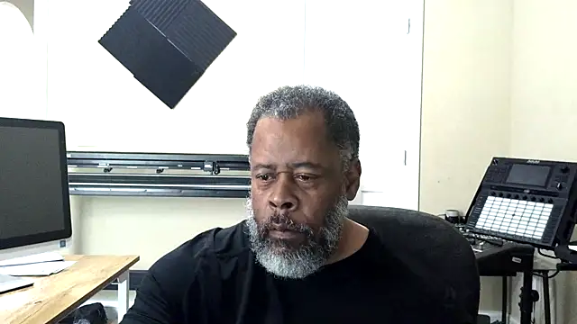 Snapshot of Cleozevo1961 chatting on May 2026 07:54:02 PM Cleozevo1961 online show from May 2026 07:54:02 PM