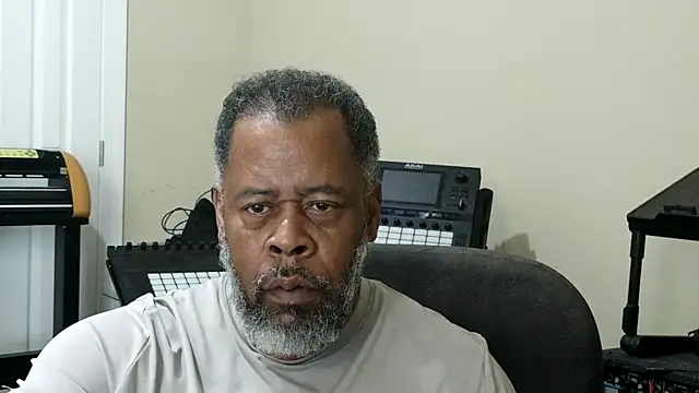 Cleozevo1961 online show from May 2026 05:38:02 PM