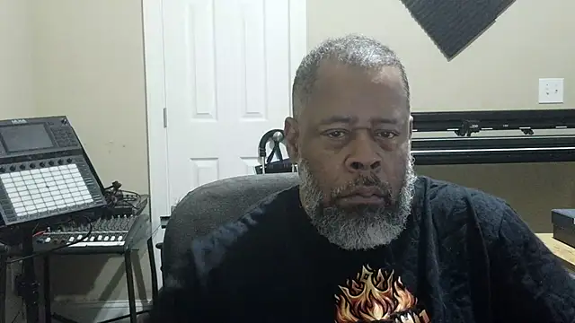 Snapshot of Cleozevo1961 chatting on June 2026 09:32:01 AM Cleozevo1961 online show from June 2026 09:32:01 AM
