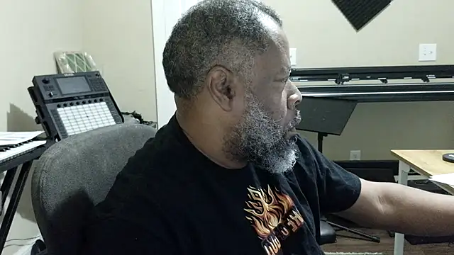 Cleozevo1961 online show from June 2026 10:54:01 AM