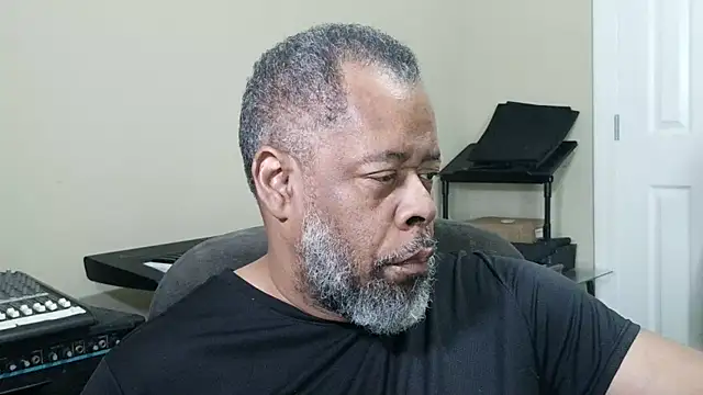 Cleozevo1961 online show from April 2026 04:19:02 PM