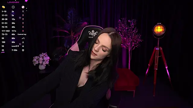 Snapshot of Wild_Alice_me chatting on April 2026 03:27:02 PM Wild Alice me online show from April 2026 03:27:02 PM