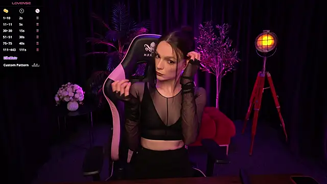 Snapshot of Wild_Alice_me chatting on May 2026 04:14:01 PM Wild Alice me online show from May 2026 04:14:01 PM