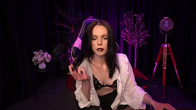Snapshot of Wild_Alice_me chatting on April 2026 07:07:02 PM Wild Alice me online show from April 2026 07:07:02 PM