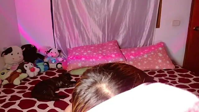 chloe roxy online show from March 2026 03:50:01 AM