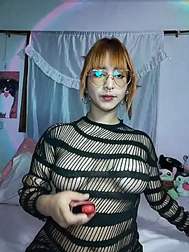 Snapshot of chloe_roxy chatting on February 2026 06:41:01 PM chloe roxy online show from February 2026 06:41:01 PM