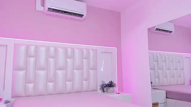 Liia Collins online show from April 2026 05:20:01 PM