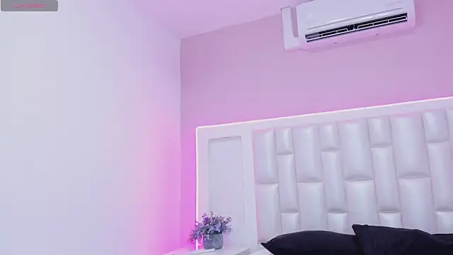 Liia Collins online show from April 2026 05:16:01 PM