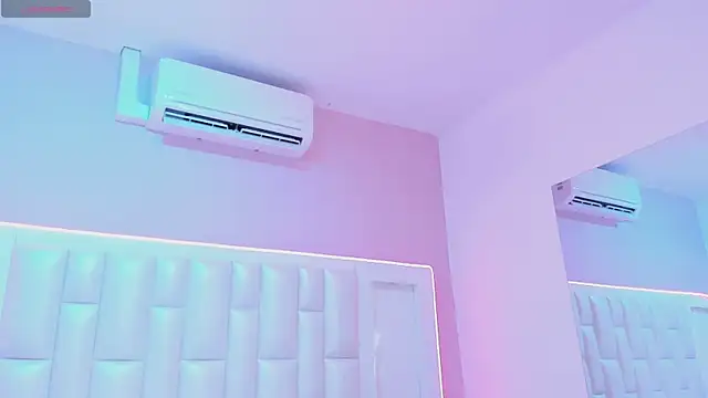 Liia Collins online show from April 2026 05:28:02 PM