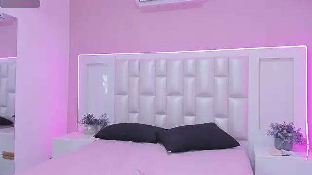 Liia Collins online show from April 2026 05:28:02 PM