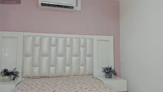 Liia Collins online show from April 2026 05:41:01 PM