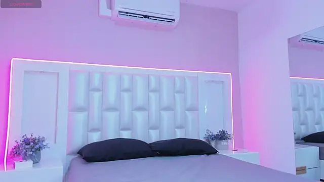 Liia Collins online show from April 2026 05:29:01 PM