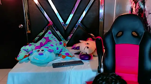 EstevenBrown1 online show from February 2026 01:18:01 PM