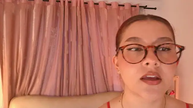 Snapshot of AmyKiss_ chatting on March 2026 12:43:01 PM AmyKiss online show from March 2026 12:43:01 PM