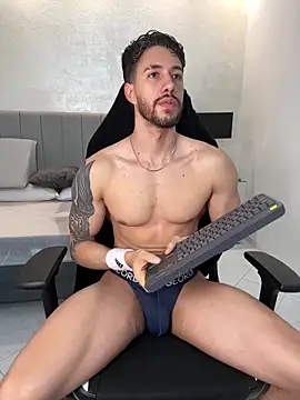 Snapshot of evans_campbell1 chatting on June 2026 01:44:02 AM evans campbell1 online show from June 2026 01:44:02 AM