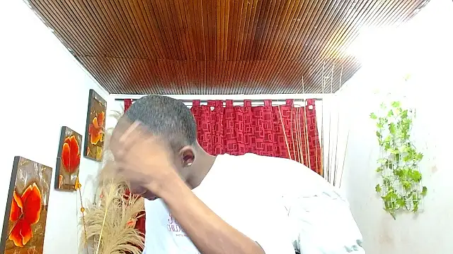 milo018 online show from February 2026 09:14:01 PM