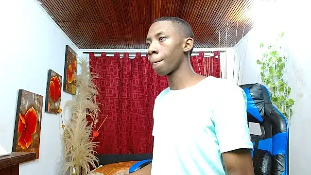 milo018 online show from March 2026 09:53:01 PM