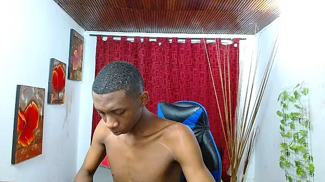 milo018 online show from May 2026 05:46:01 PM