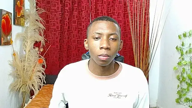 milo018 online show from March 2026 08:40:01 PM