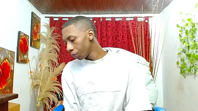 milo018 online show from February 2026 07:59:02 PM