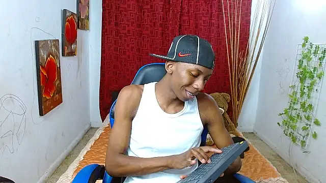 Snapshot of milo018 chatting on July 2026 07:52:02 AM milo018 online show from July 2026 07:52:02 AM