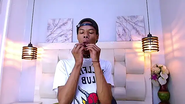 Santiago Ortiz  online show from April 2026 06:59:02 PM