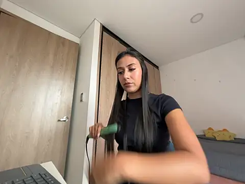 Tifqueen online show from April 2026 06:44:02 PM