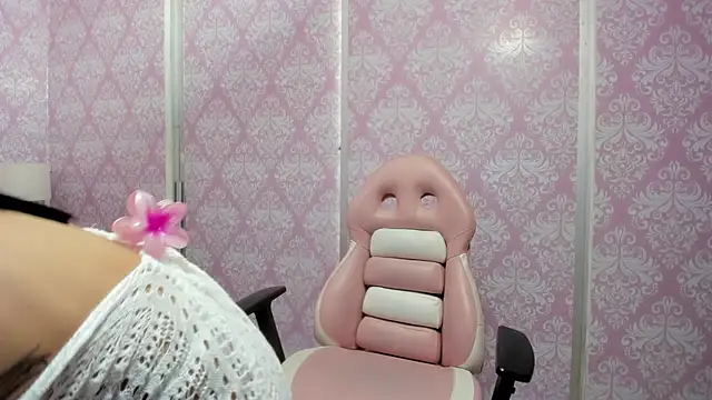 beautydoll18  online show from June 2026 11:27:01 AM