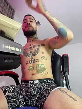 Snapshot of king_of_desire chatting on June 2026 04:01:02 PM king of desire online show from June 2026 04:01:02 PM