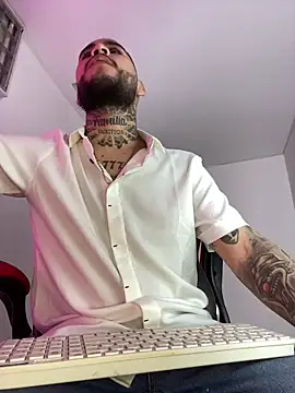 Snapshot of king_of_desire chatting on June 2026 04:08:01 PM king of desire online show from June 2026 04:08:01 PM