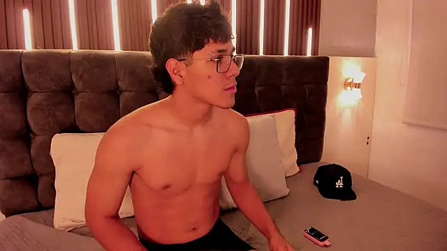 Daviid18   online show from February 2026 01:55:02 PM