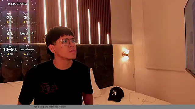 Daviid18   online show from February 2026 11:44:01 AM