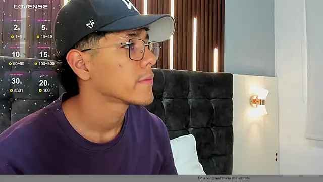 Daviid18   online show from February 2026 03:53:01 PM