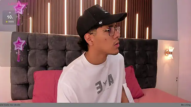 Daviid18   online show from February 2026 01:57:02 PM