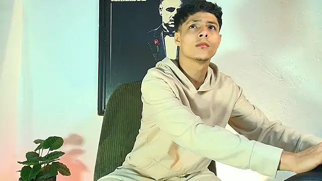Eliassalvatore  online show from May 2026 02:12:02 PM