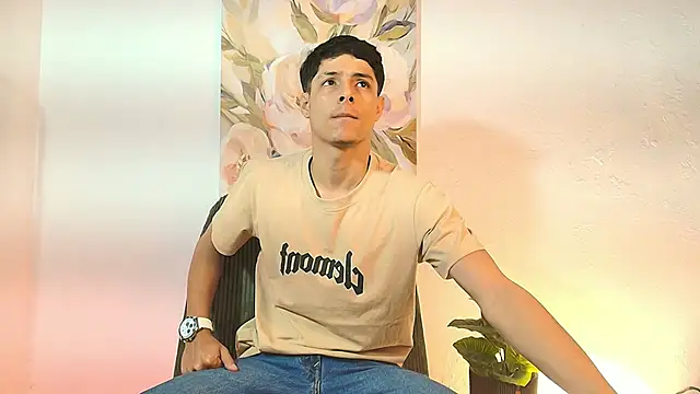 Eliassalvatore  online show from May 2026 01:21:02 PM