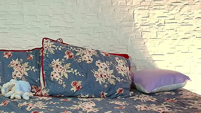 Eliassalvatore  online show from April 2026 12:27:01 AM