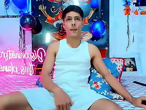 Eliassalvatore  online show from February 2026 08:52:01 PM