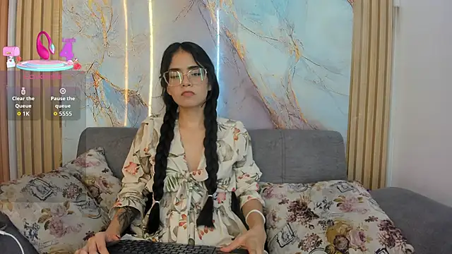 Carolina pm online show from April 2026 10:44:01 PM