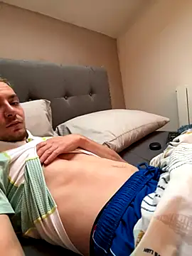 Crevette311 online show from November 2025 03:39:01 PM