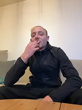 Crevette311 online show from November 2025 09:04:01 PM